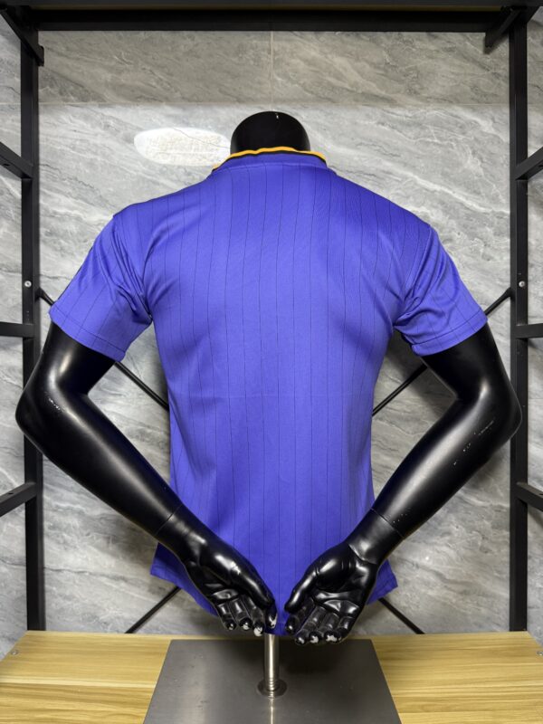 Maglia viola Manchester United 2025-2026 con numero