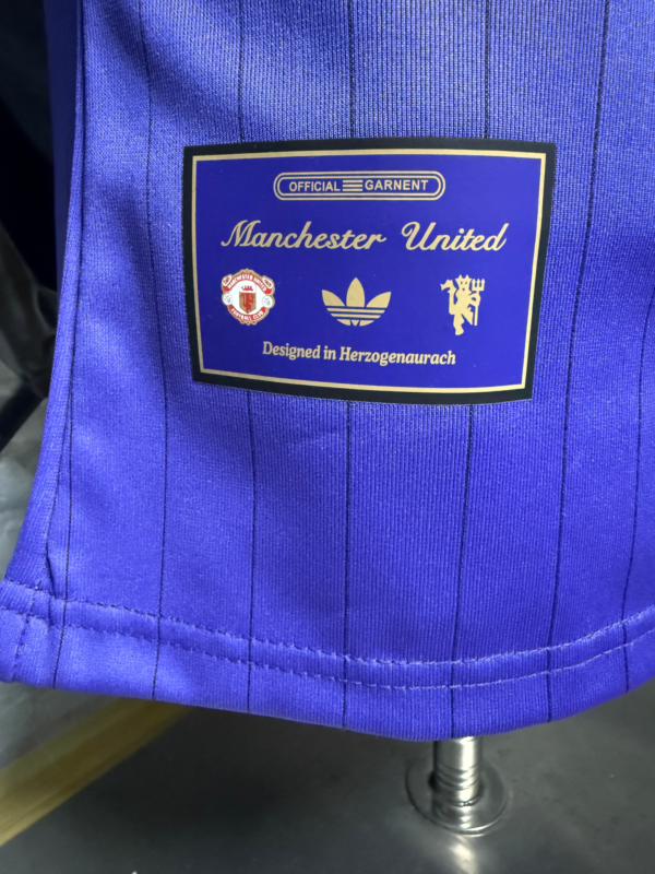 Maglia viola Manchester United 2025-2026 materia