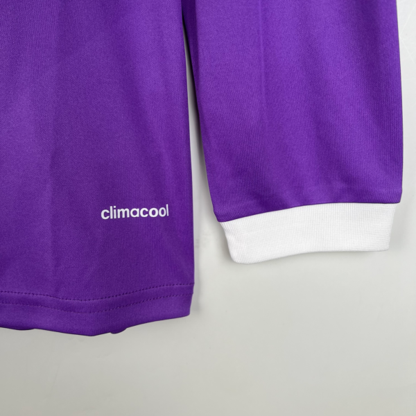 Maglia viola Real Madrid 2016–2017 a maniche lunghe manica