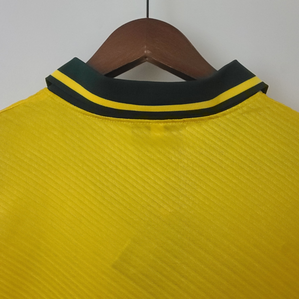 Maglia retro Brasile 1993-1994 Romário collo anteriore