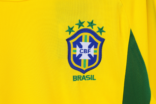 maglia retrò Brasile 2002 Ronaldinho stemma