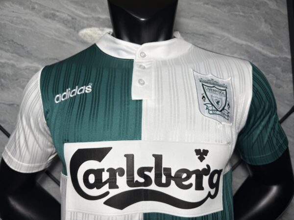 Maglia retrò Liverpool verde e bianca 1995-1996 petto