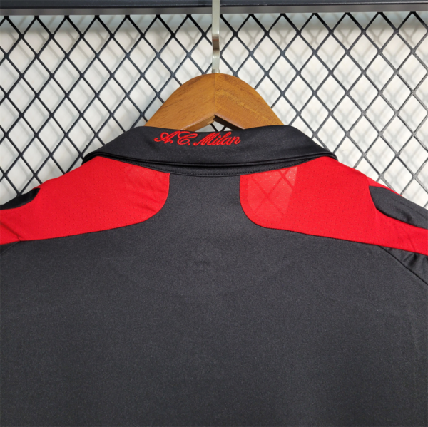 Maglia retrò nera AC Milan 2007-2008 con colletto anteriore