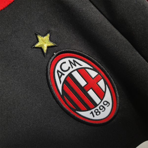 Maglia retrò nera AC Milan 2007-2008 con stemma