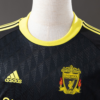 Maglia retro nera Liverpool 2010-2011 collo