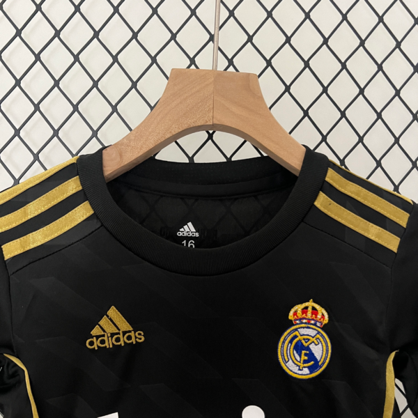 Conjunto retro bambino Nero Real Madrid 2011-2012 collo
