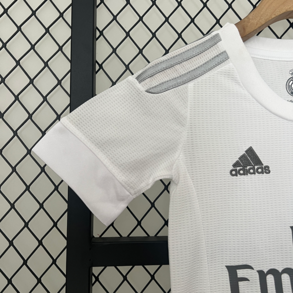 Conjunto retro bambino Real Madrid 2015-2016 manica
