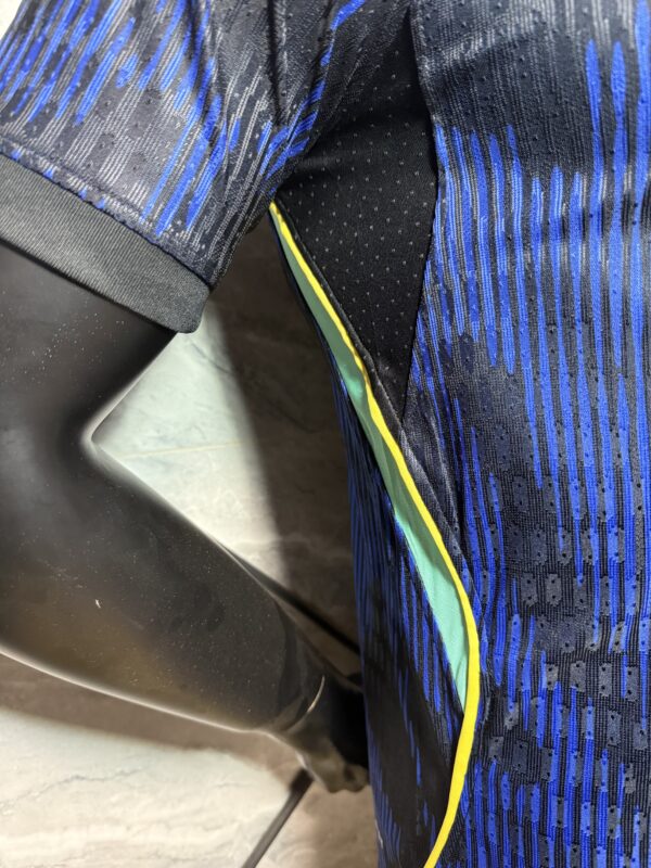 Maglia blu Brasile Mondiale 2026 laterale