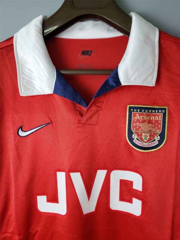 Maglia Retro Arsenal 1998-1999 Bergkamp petto